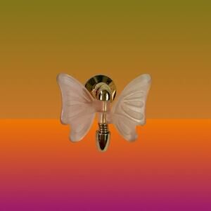 3/$20 Avon VTG Small Goldtone and Pink Lucite Wings Moveable Butterfly Pins